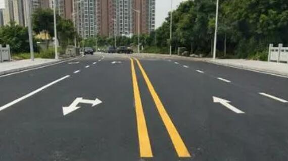 道路交通標(biāo)線寬度的具體尺寸是多少厘米？